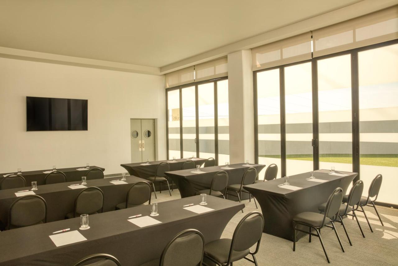 Fiesta Inn Guadalajara Aeropuerto Las Pintas Eksteriør bilde